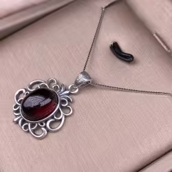 Hollowed out Floral Pattern Garnet Necklace