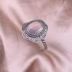 Niche Rose Quartz Ring