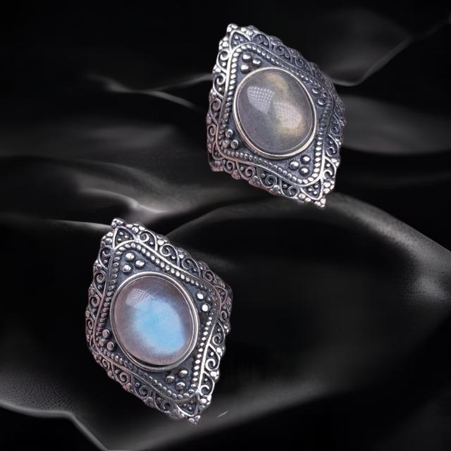 Strong Gray Moonlight Ring