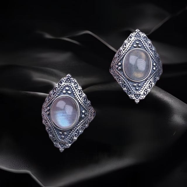 Strong Gray Moonlight Ring