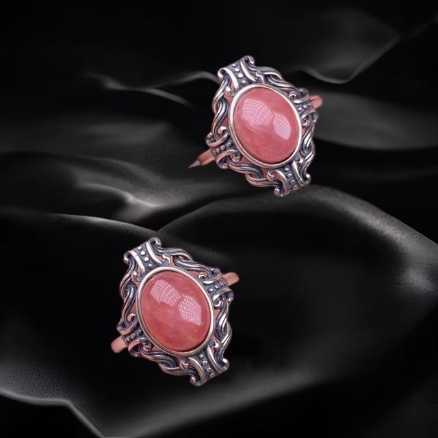 Queen's Red Pattern Stone Ring