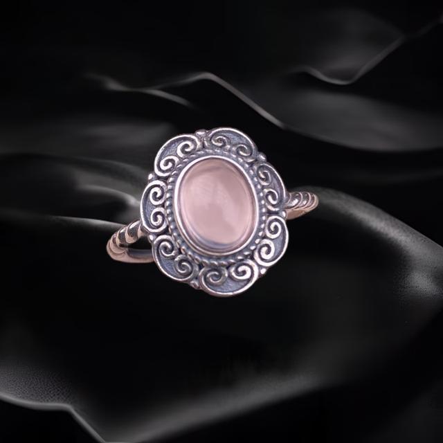 Niche Rose Quartz Ring