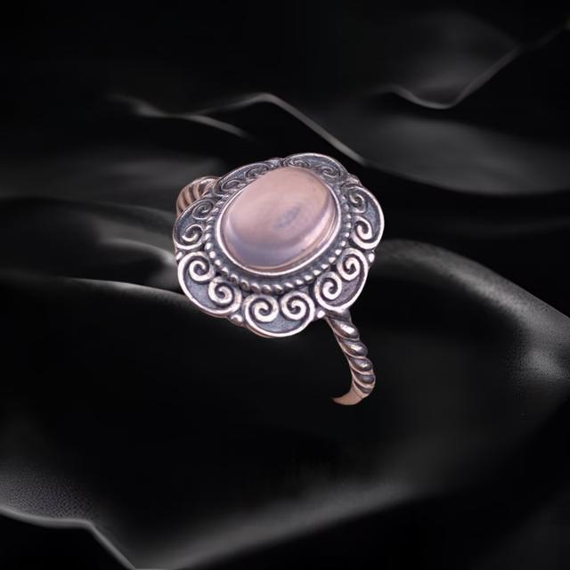 Niche Rose Quartz Ring