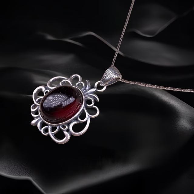 Hollowed out Floral Pattern Garnet Necklace