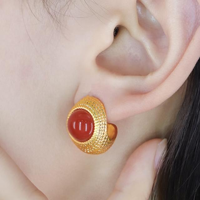 Red agate studs